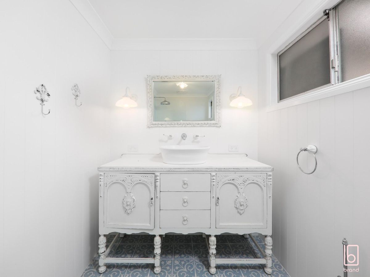 12 McKellar Boulevard, Blue Haven