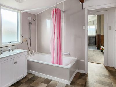 16 Leader Street, Riverton