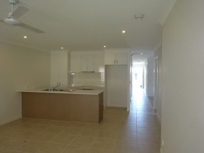 1 / 11 Velox Circuit, Upper Coomera