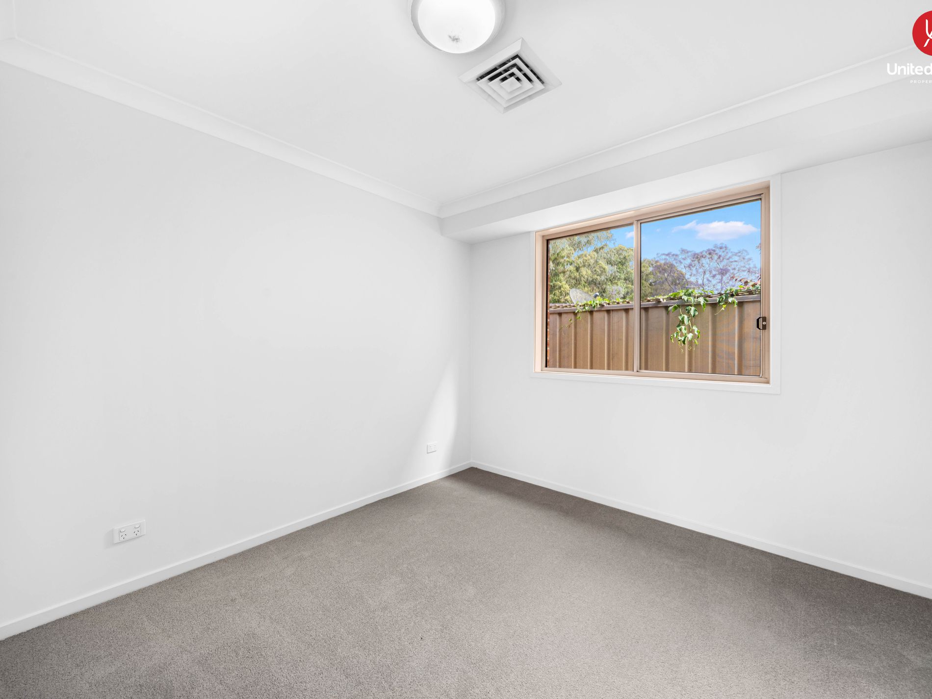 85 EDINBURGH CIRCUIT, Cecil Hills