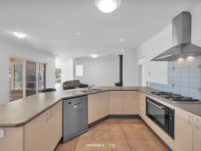 16 Huntingdale Close, Cranbourne