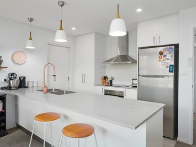 2 / 5 Space Court, Snug