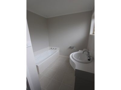 2 / 328 Aberdeen Street, Manifold Heights