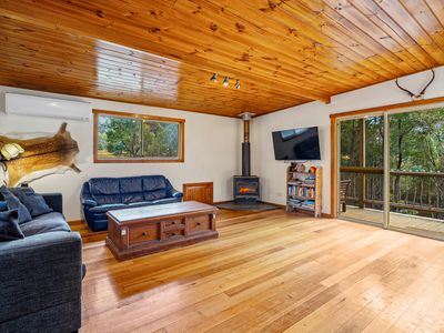 733 Denison Road, Lonnavale
