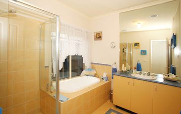 6 Sunhill Court, Beaconsfield
