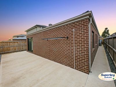 35 Surround Drive, Mambourin