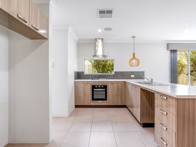 21 Manhattan Concourse, Hilbert
