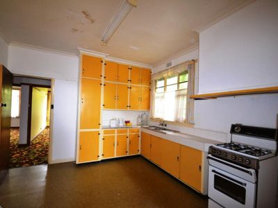 77 Lakeside Avenue , Mount Beauty