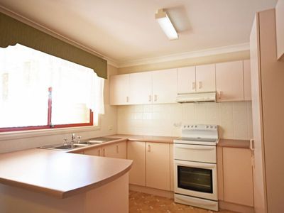 1 / 36 Windsor Parade, Dubbo