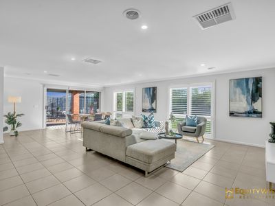 24 Dutch Avenue, Manor Lakes