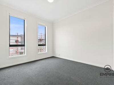 6 Mahara Walk, Cranbourne West
