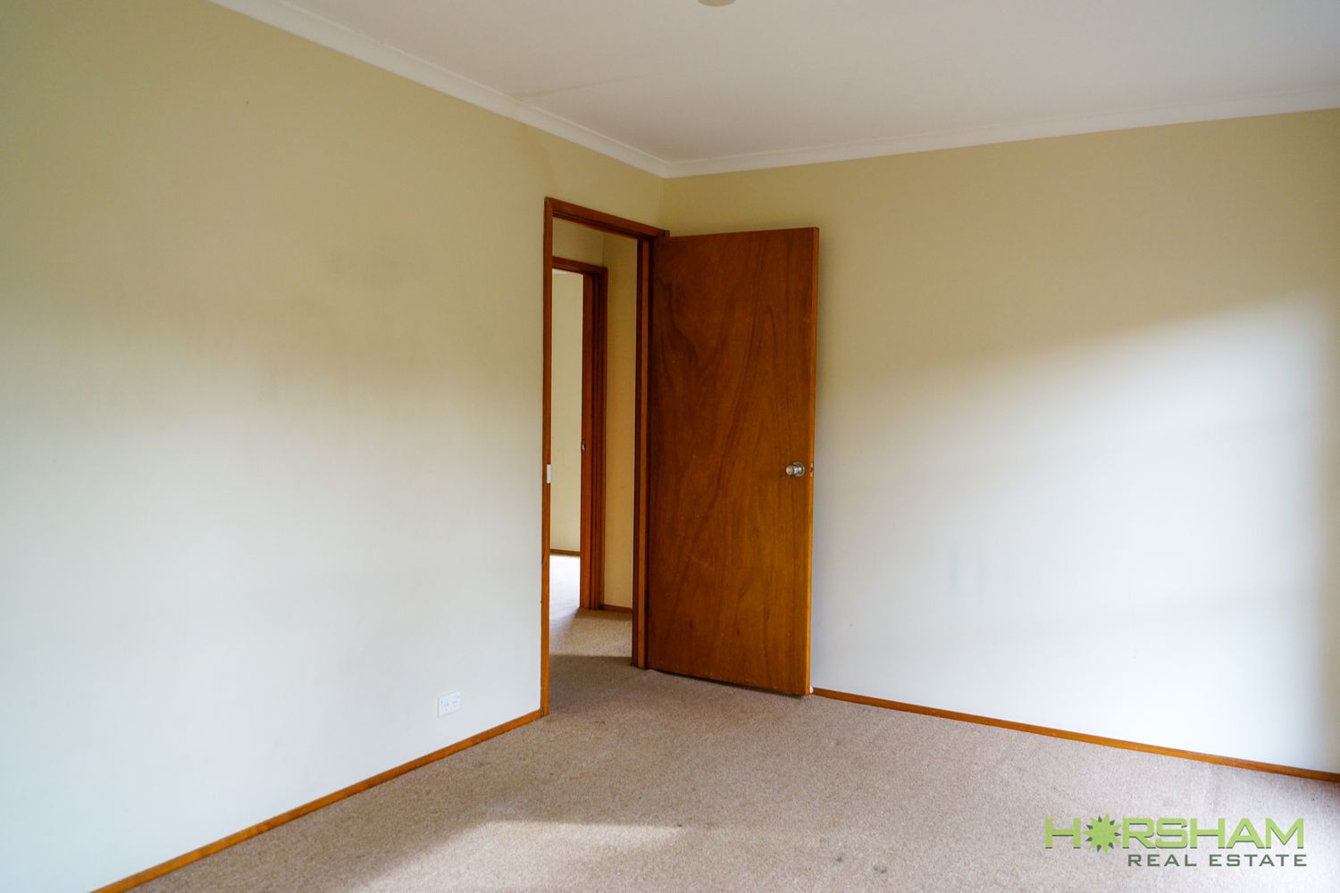 8 Shirley Street, Horsham