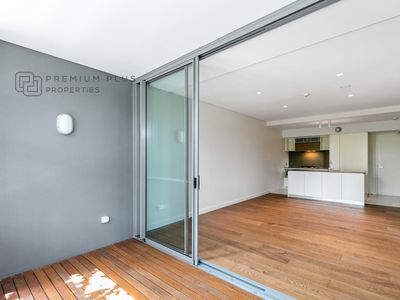 A104 / 210 Pacific Highway, Crows Nest