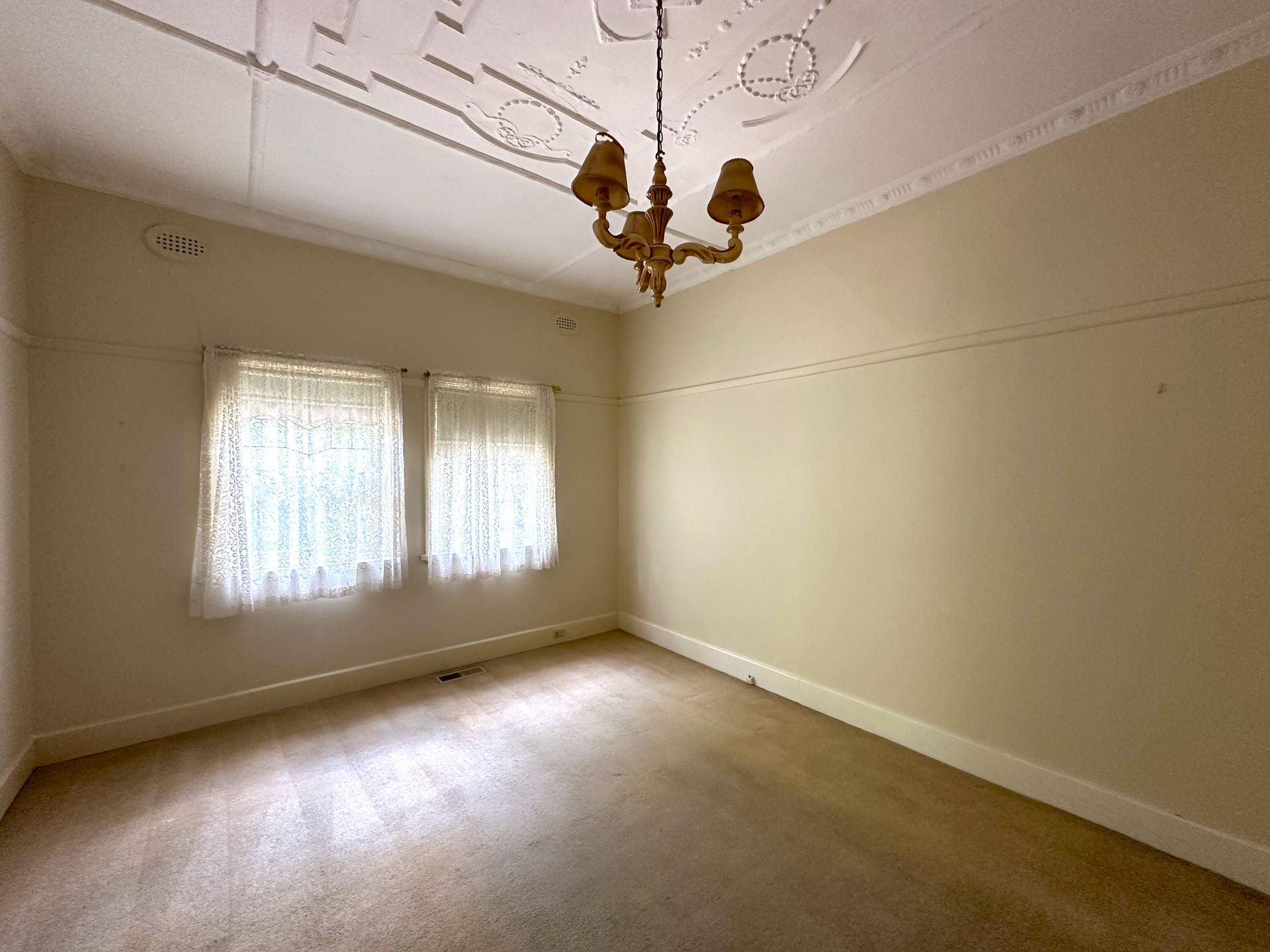 7 Oakdene Crescent, Carnegie