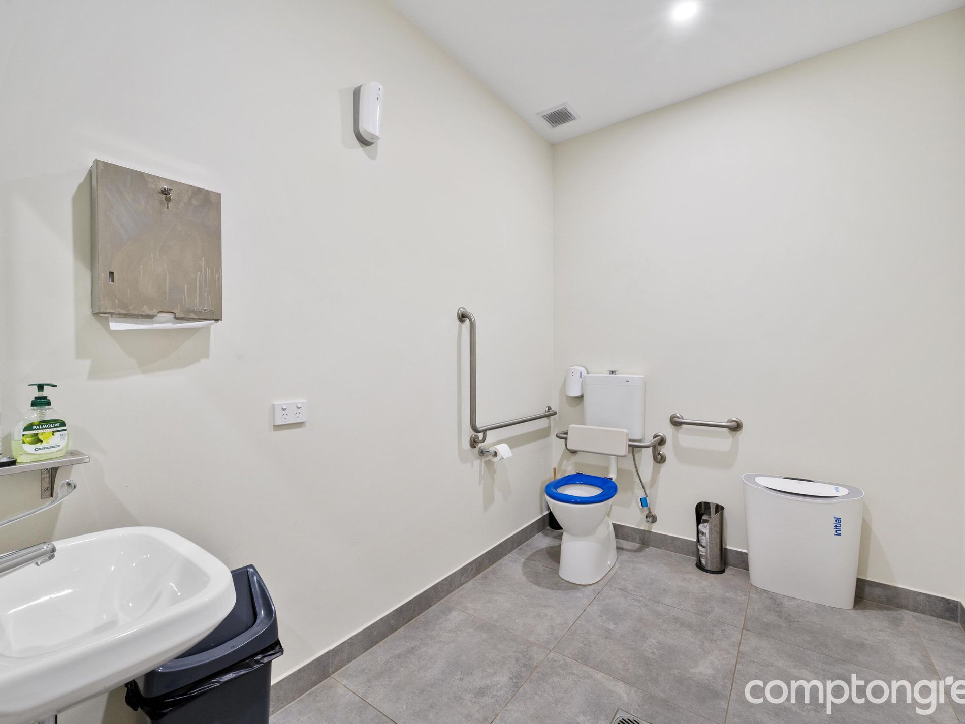 21 Radnor Drive, Deer Park