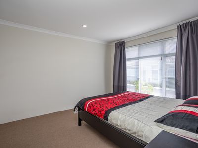 6 / 19 Muscari Close, Seville Grove