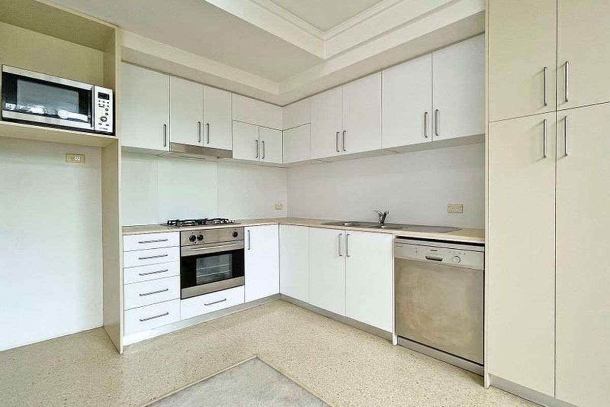 302E / 138 Carillon Avenue, Newtown