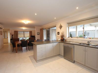 1 / 52 Cambridge Drive, Mansfield