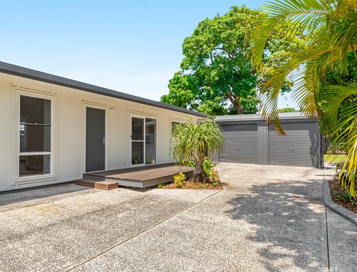 Beautifully Renovated Duplex