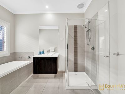18 Eltham Parade, Wyndham Vale