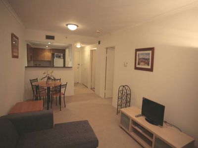 802 / 1 Hosking Place, Sydney