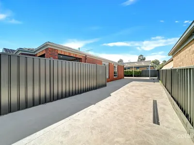 8 Manifera Close, Manor Lakes