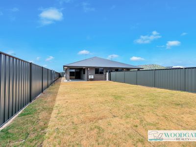 2 / 15 Oystercatcher St, Woodgate