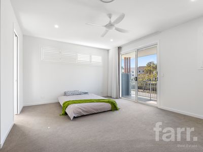 2 / 240 Bayview Street, Hollywell