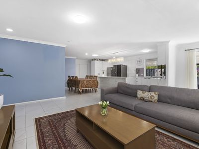 2 Eggleton Place, Wakerley