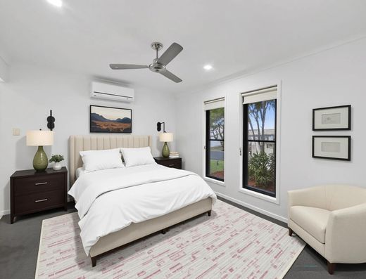 Spacious Family Home in the Heart of Peregian Springs - 5 Bedrooms + Media Room image 7