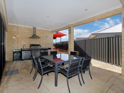 18 Ollave Circuit, Aveley