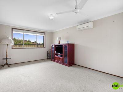 8 Gavin Way, Lake Haven