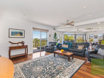16 / 18 High Vista Drive, Mount Louisa