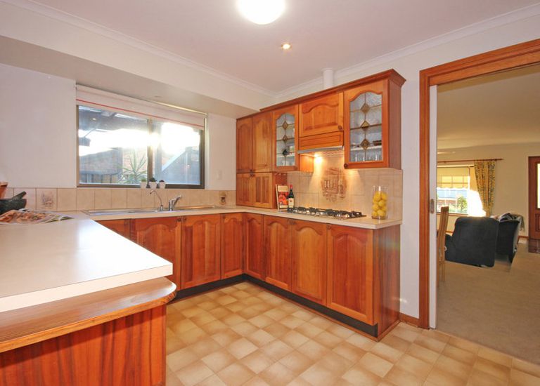 5 Neeangarra Crescent, Hallett Cove