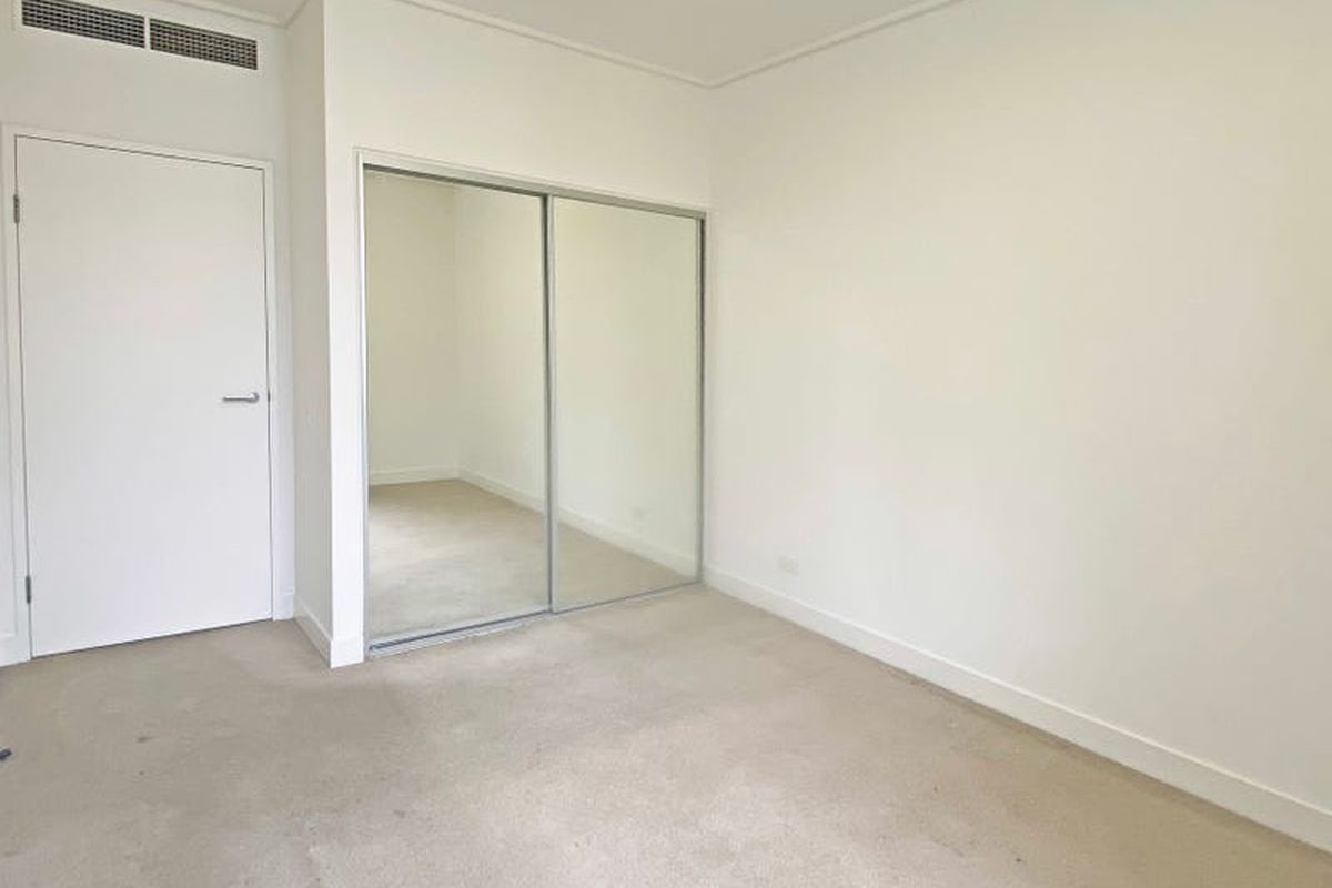 501 / 17 Shoreline Drive, Rhodes