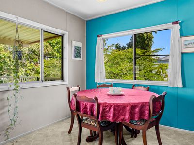 86 Bay Road, Coconuts