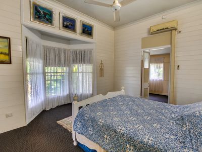 9 Bundesen Avenue, Midge Point