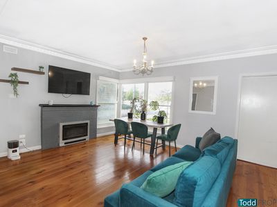 24 Fifth Avenue, White Hills