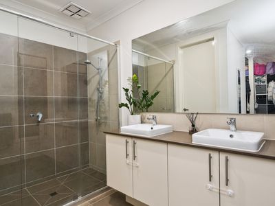 2 Halycon Bend, Beveridge