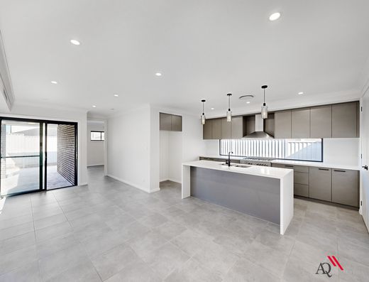 10 Hyperno St, Austral