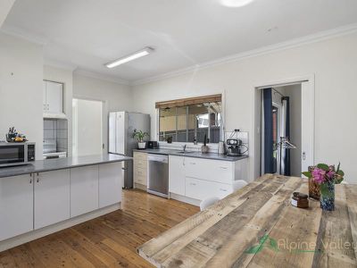 24 Kiewa Crescent, Mount Beauty
