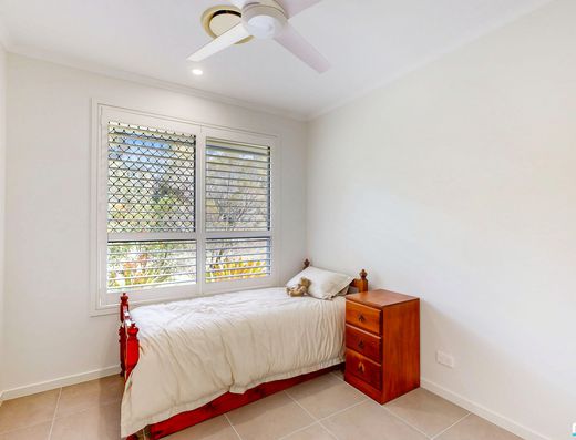 Small Acreage - Large Modern Home - Desirable Location image 13