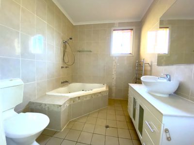 63 Kings Point Drive, Kings Point