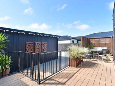 102 Hills Road, Edgeware