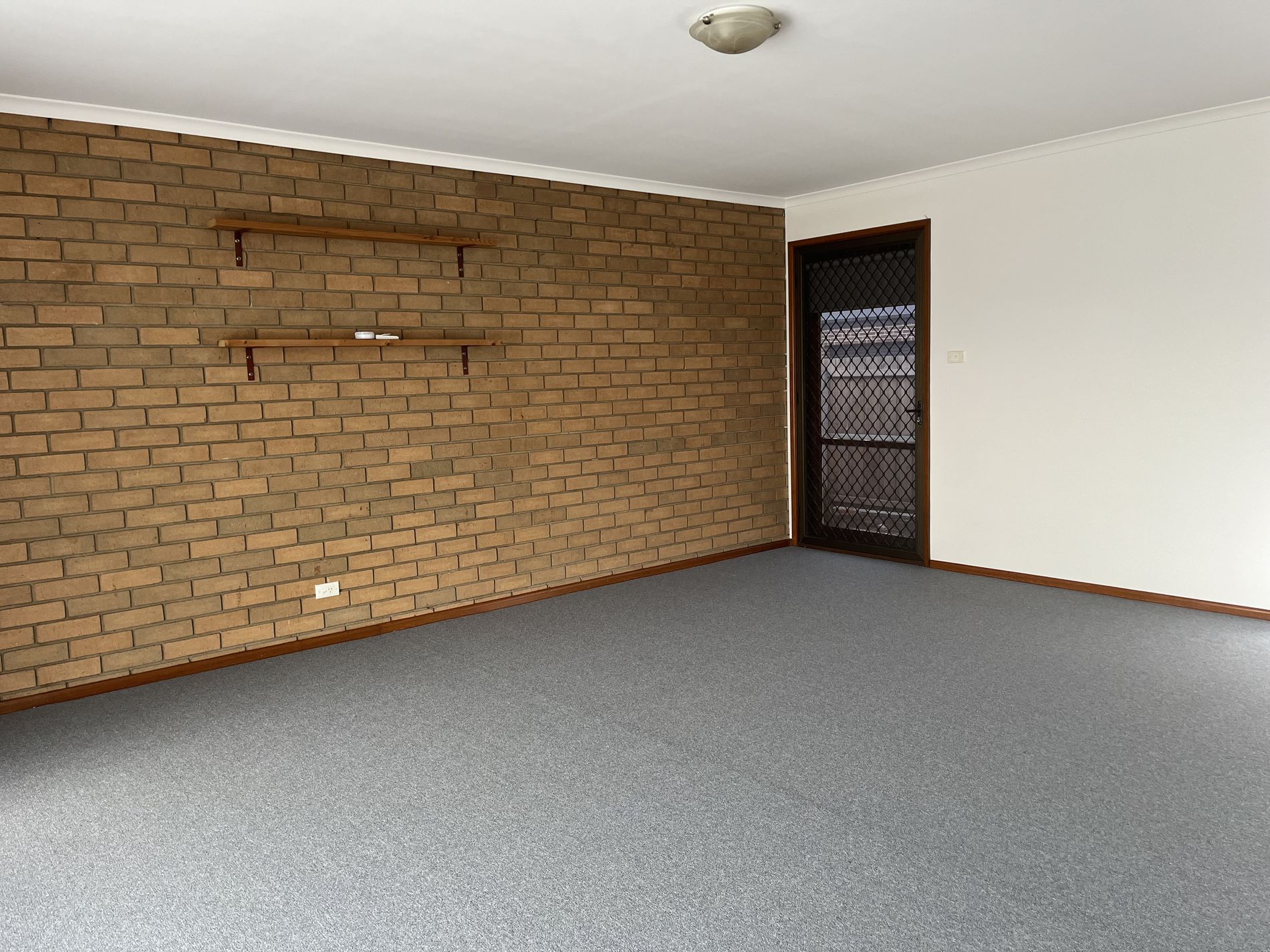 2 / 3-5 Boundary Road, Newcomb