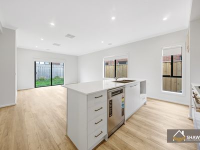 18 Trentino Grove, Fraser Rise