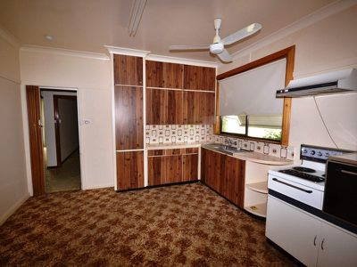 83 Lakeside Avenue , Mount Beauty