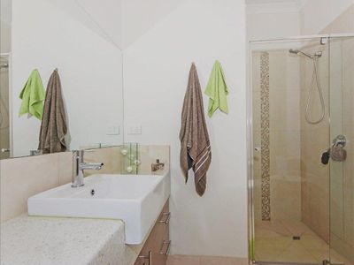 2/5 Berndardt Avenue, Hoppers Crossing