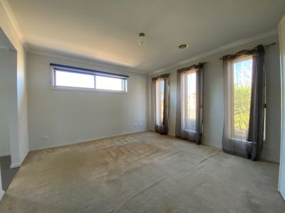 30 Clearwater Rise Parade, Truganina