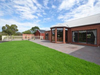 135 Barnes Boulevard, Horsham